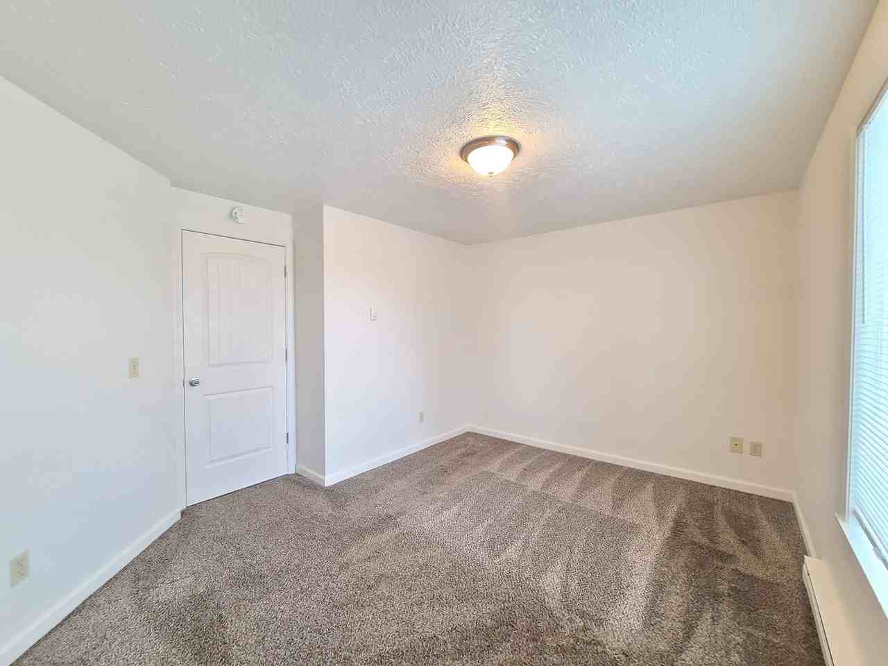 827 E. Ermina Ave - Photo 5 of 36