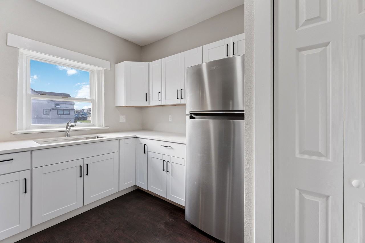 104 N Killingsworth St #3 - Photo 3 of 29