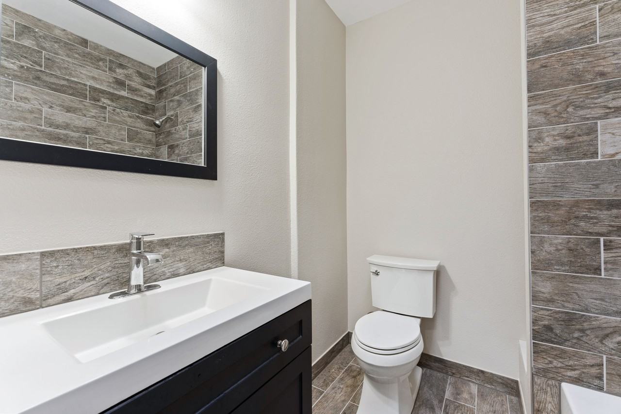 104 N Killingsworth St #3 - Photo 7 of 29