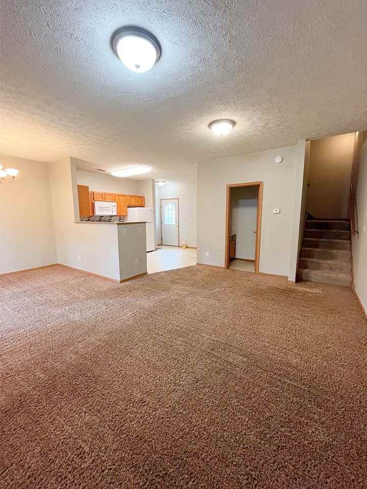 2726 Wyndham Ct - Photo 2 of 20