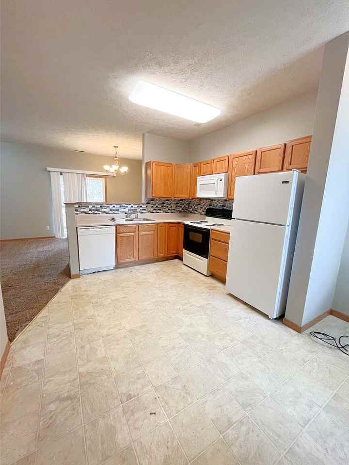 2726 Wyndham Ct - Photo 4 of 20