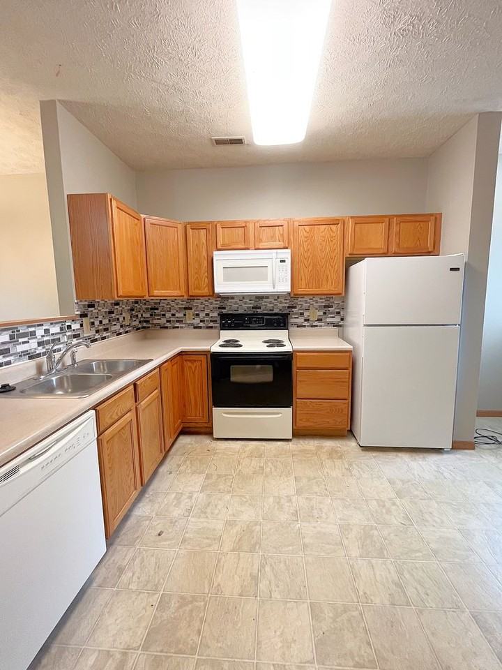 2726 Wyndham Ct - Photo 5 of 20