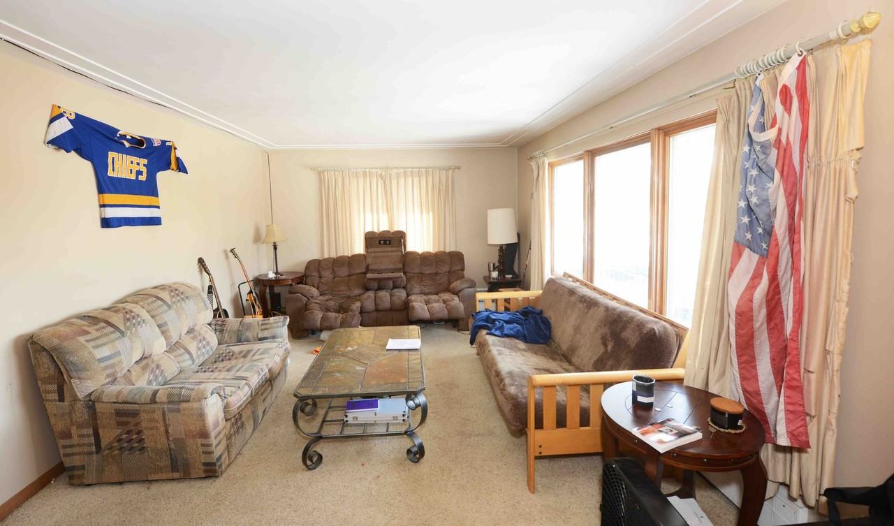 110 E Niagara St - Photo 2 of 8