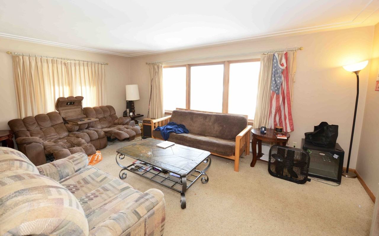 110 E Niagara St - Photo 3 of 8