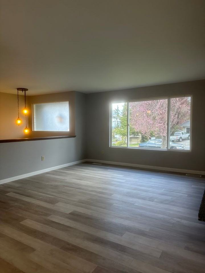 1671 Index Ave Se - Photo 2 of 15