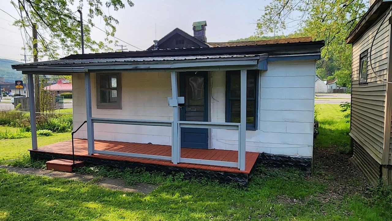 120 1/2 W Washington St - Photo 2 of 17