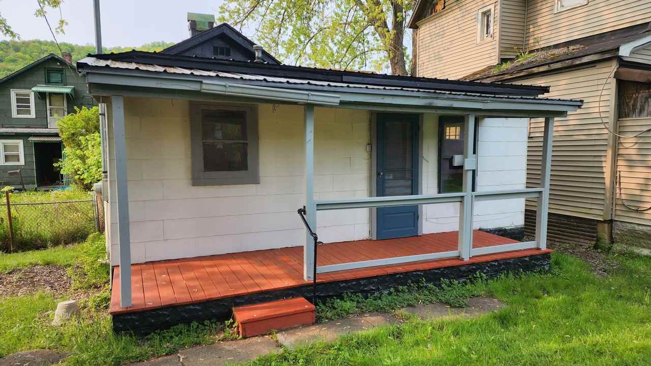 120 1/2 W Washington St - Photo 3 of 17