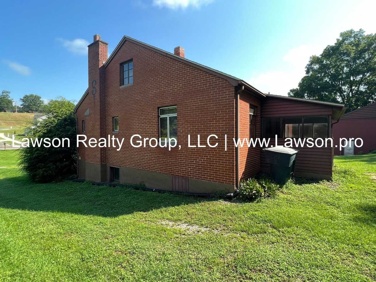 3119 King St Ne - Photo 2 of 39