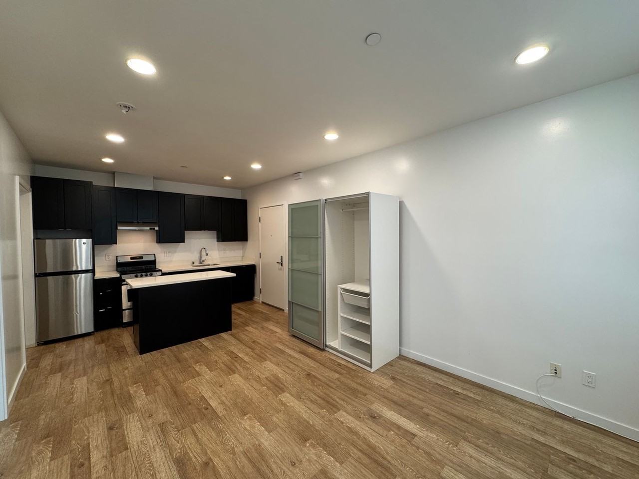 Brighton Luxury Apartments - Photo 3 of 10