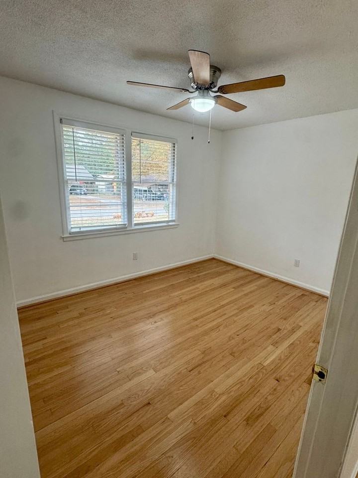 2522 Stonehenge Dr - Photo 6 of 13