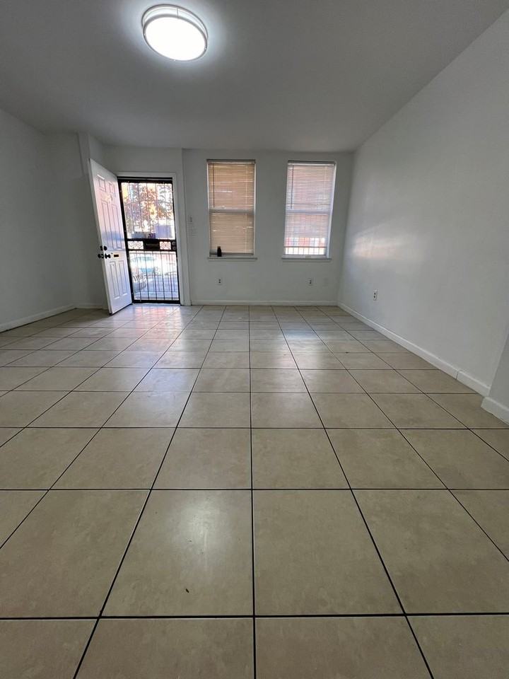 1610 W Diamond St - Photo 6 of 31