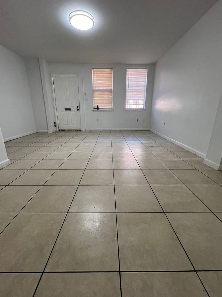 1610 W Diamond St - Photo 7 of 31