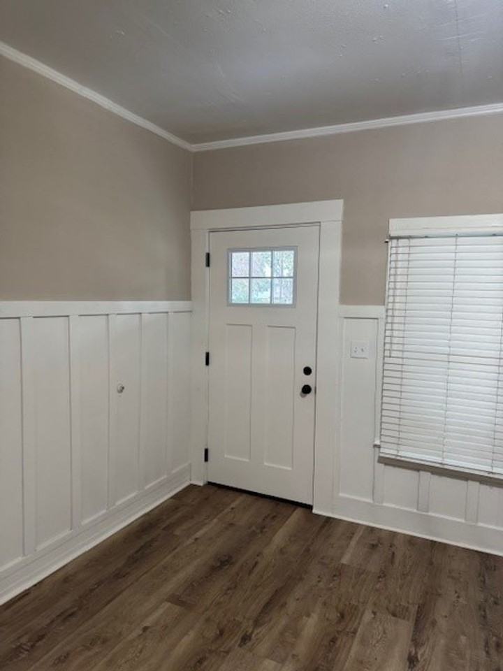 2121 B St - Photo 2 of 12