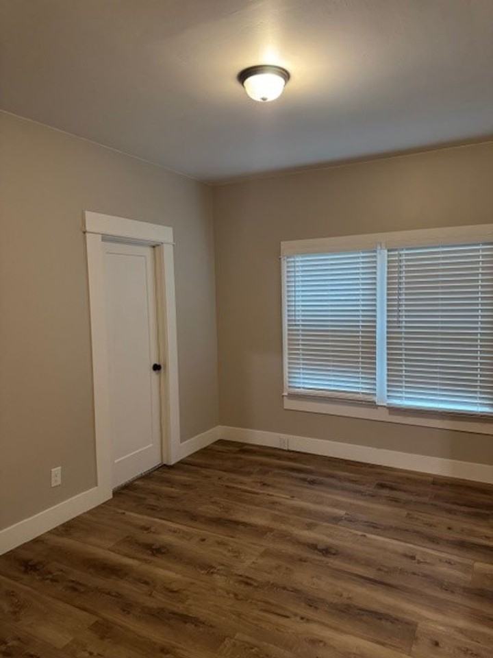 2121 B St - Photo 5 of 13