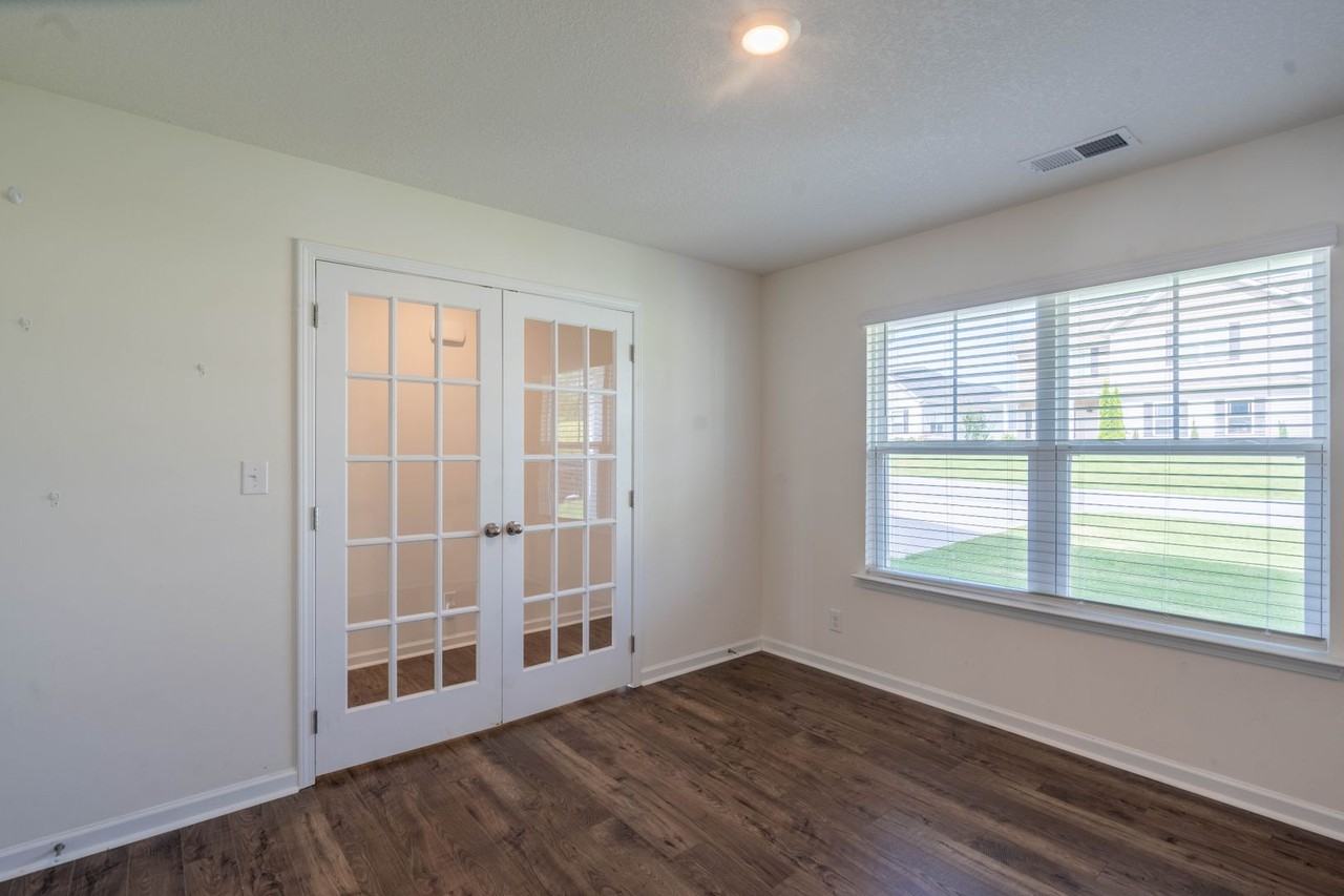 2915 Southbridge Rd - Photo 5 of 20