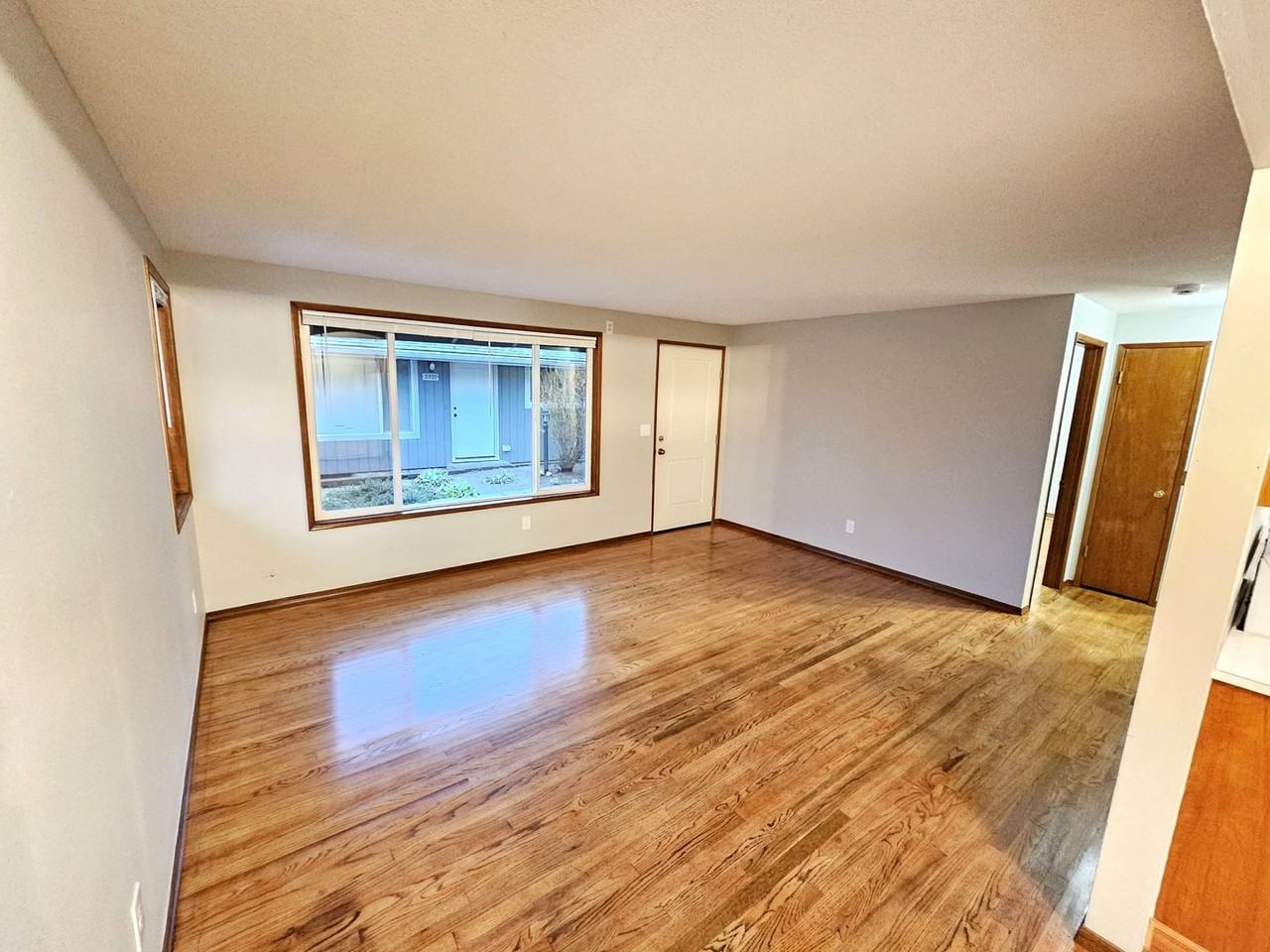3327 Southeast Maple Street - Photo 3 of 11