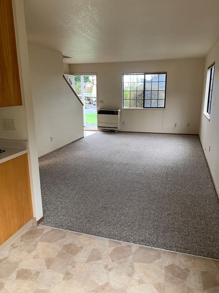 720 BayPark - Photo 7 of 24