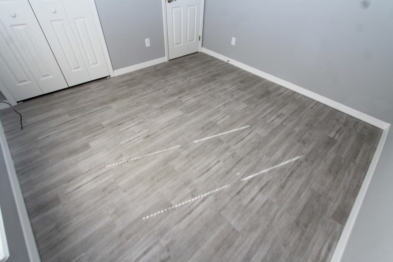 1910 Bayport Dr - Photo 3 of 26