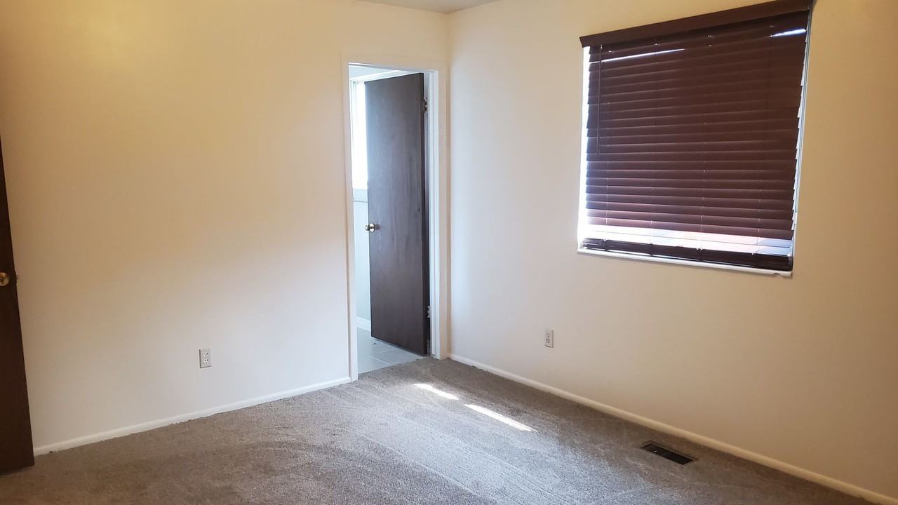 2783 W 5875 S - Photo 2 of 13