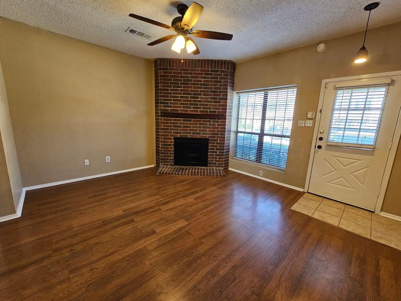 202 Samuel Blvd #3C - Photo 5 of 27