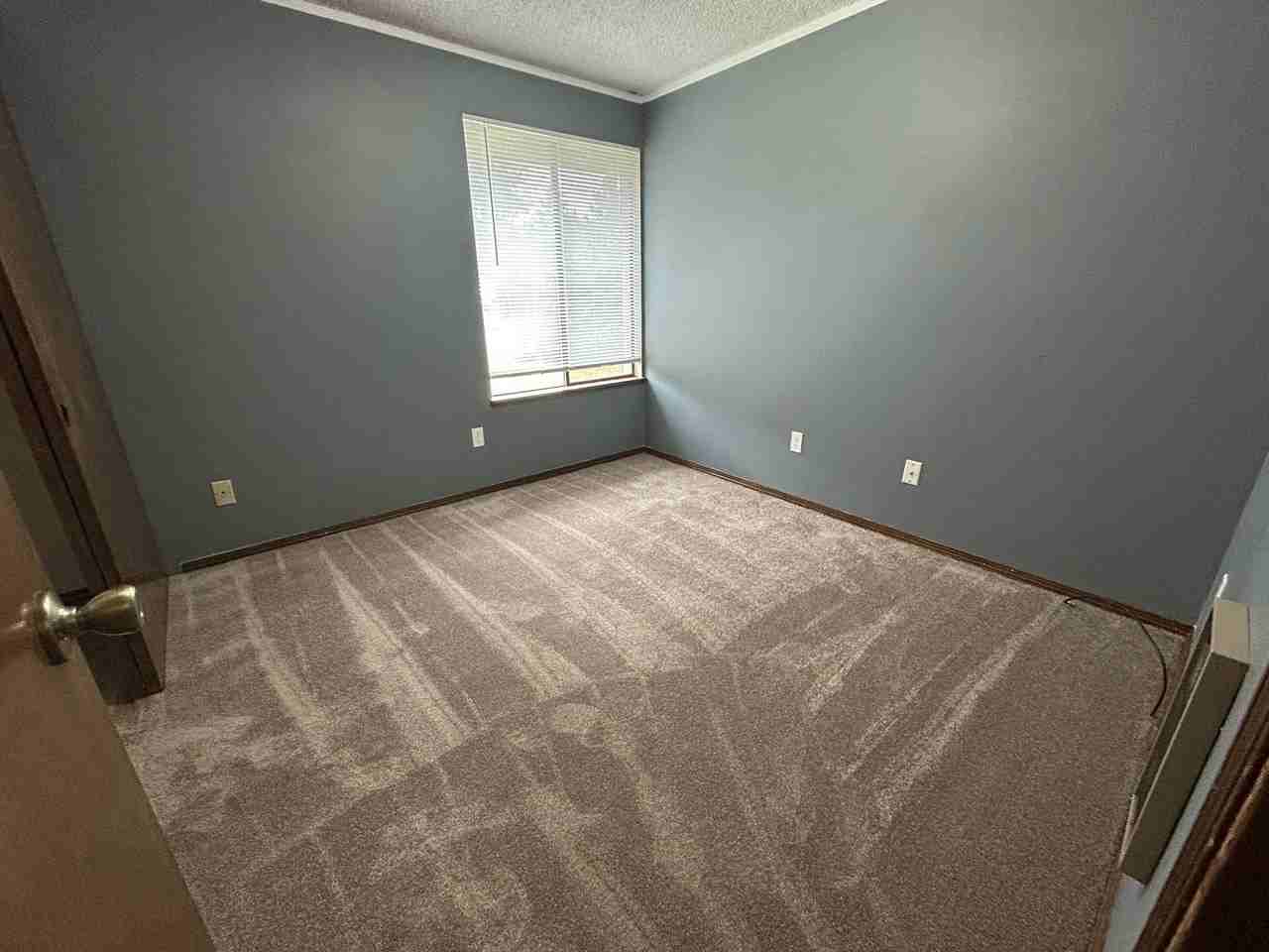 14912 Ne 47th St - Photo 7 of 13