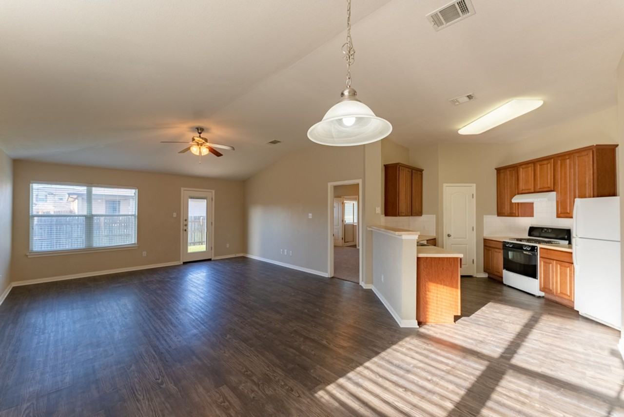 268 Bloomsbury Dr - Photo 4 of 32