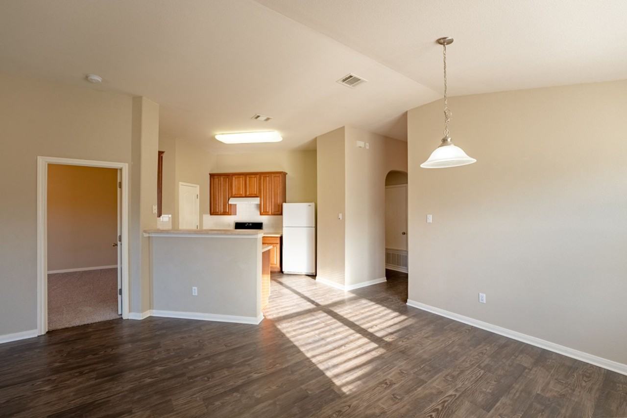 268 Bloomsbury Dr - Photo 5 of 32