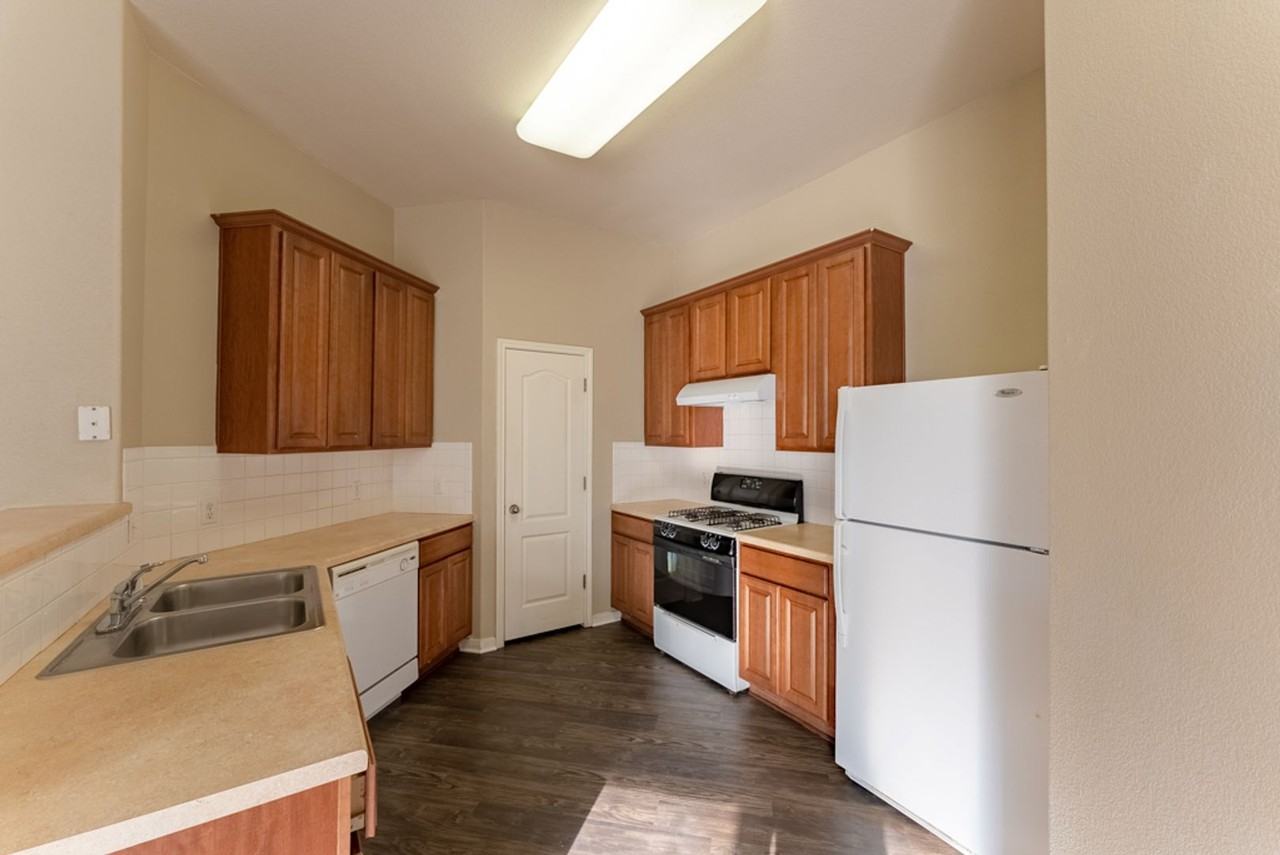 268 Bloomsbury Dr - Photo 6 of 32