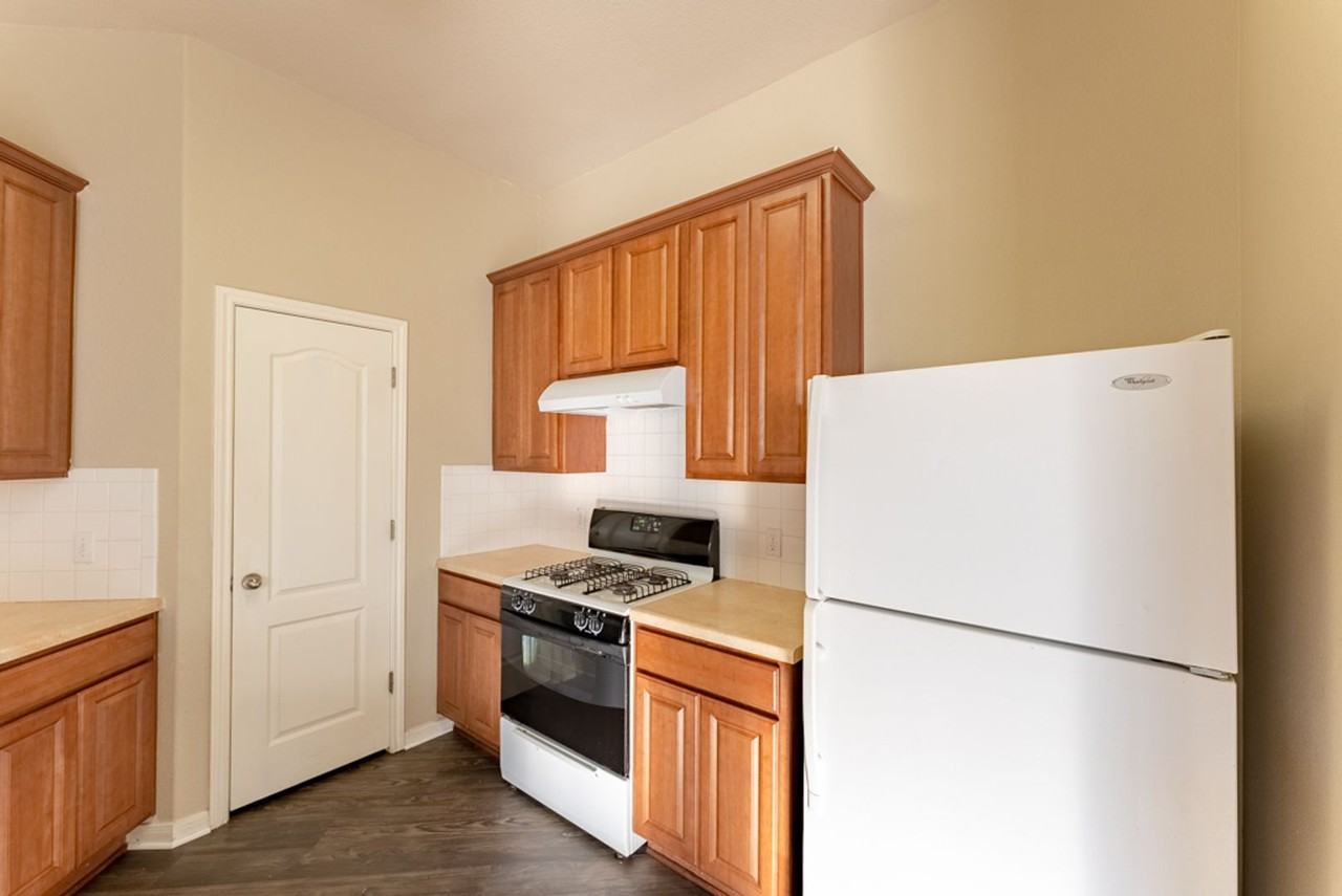 268 Bloomsbury Dr - Photo 7 of 32