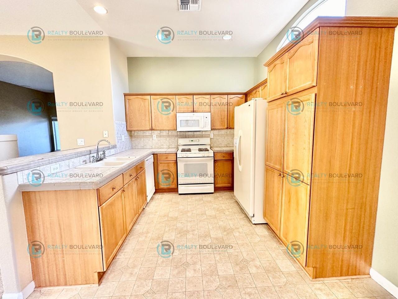 3280 Erin Dr - Photo 3 of 42