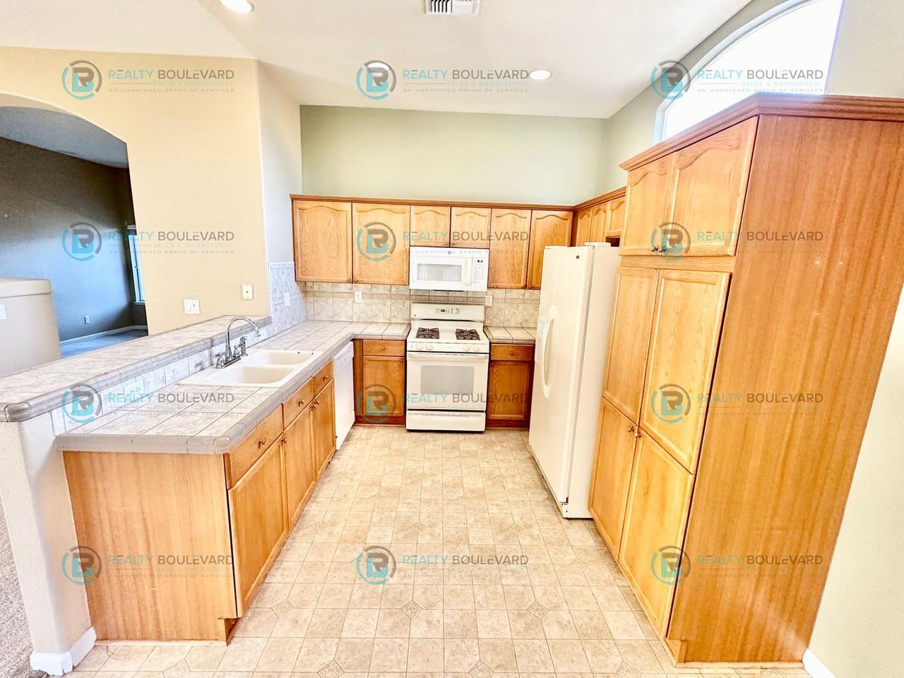 3280 Erin Dr - Photo 4 of 42