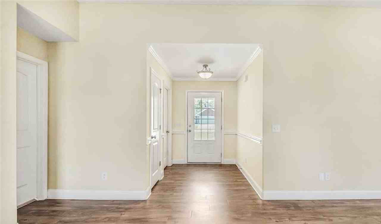 365 Creekside Cir - Photo 2 of 16