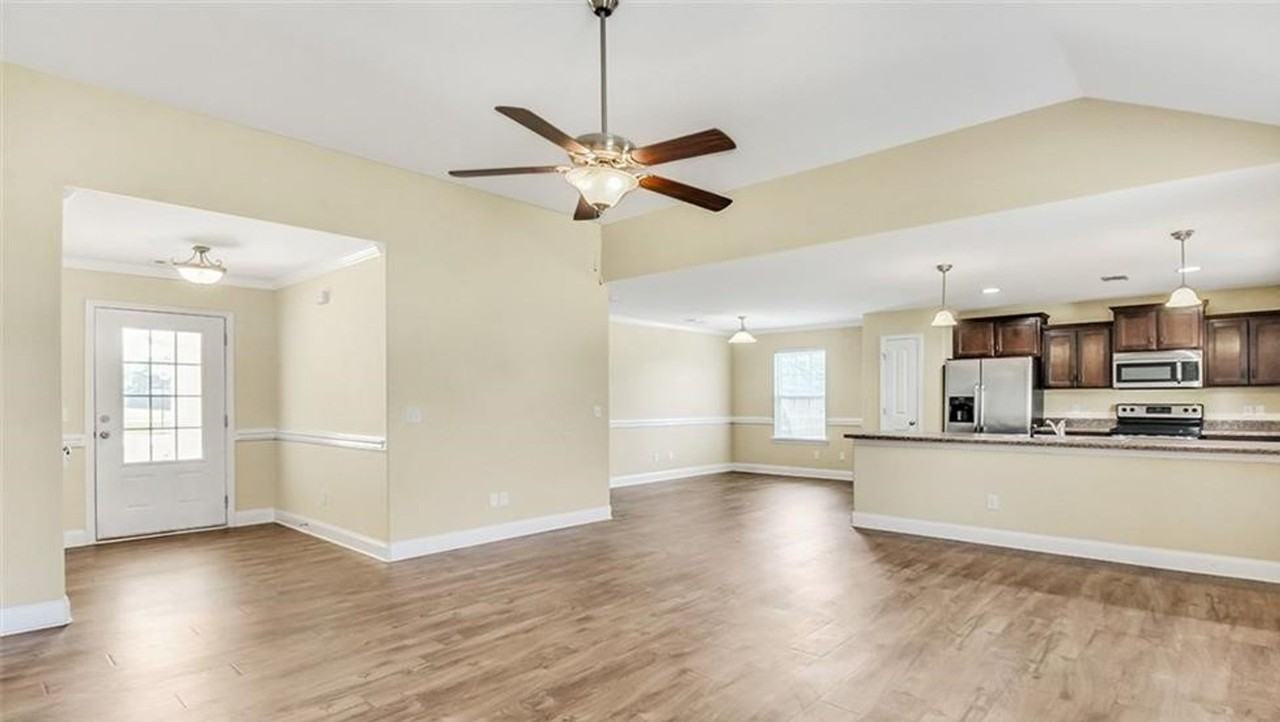 365 Creekside Cir - Photo 3 of 16