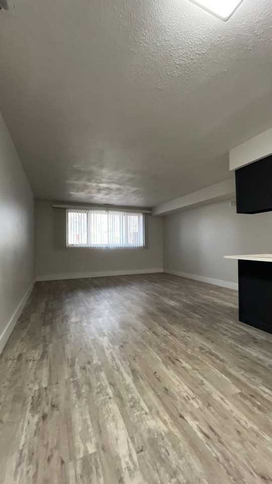 3341 Holdrege - Photo 3 of 6