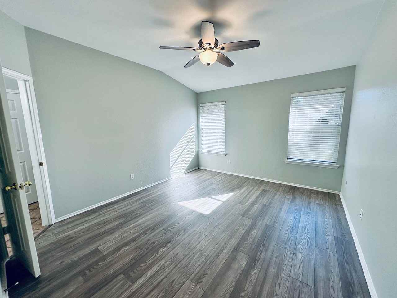 2522 Vernell Way - Photo 3 of 34