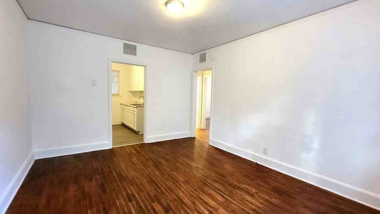 16 Franklin St - Photo 3 of 11
