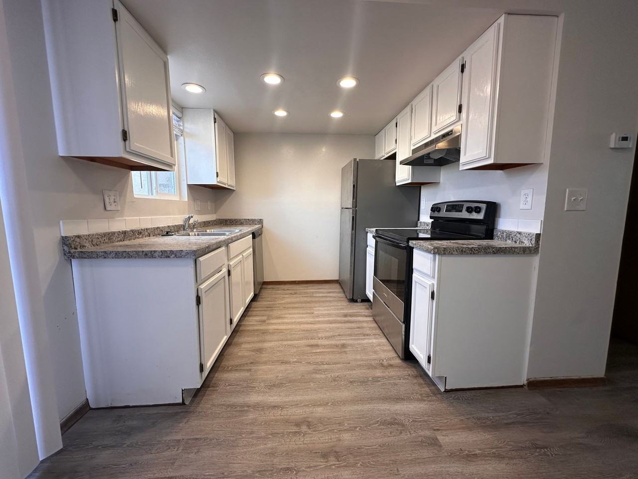 3039 Starlight Cir - Photo 3 of 5