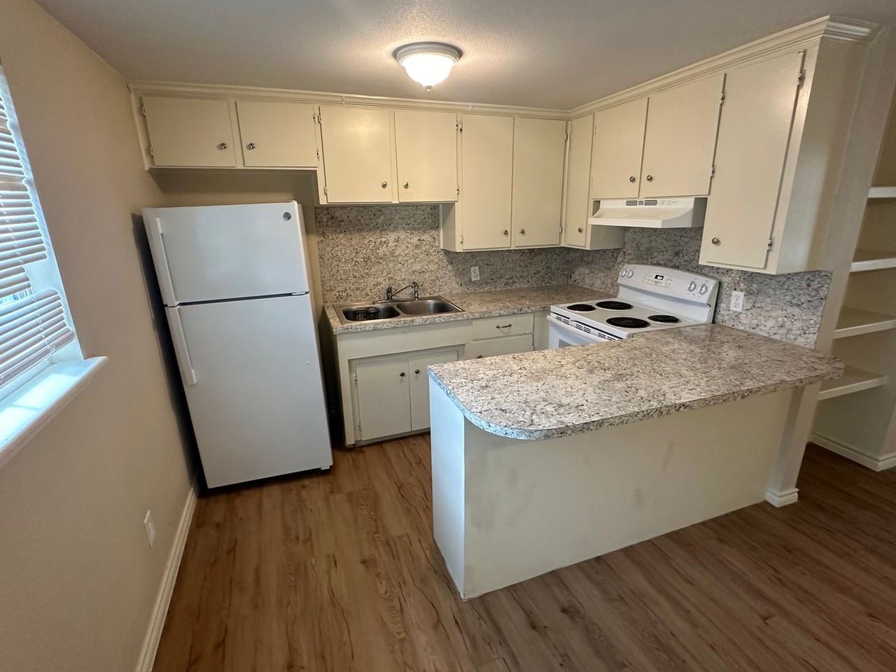 10837 Leopard St #A - Photo 4 of 11