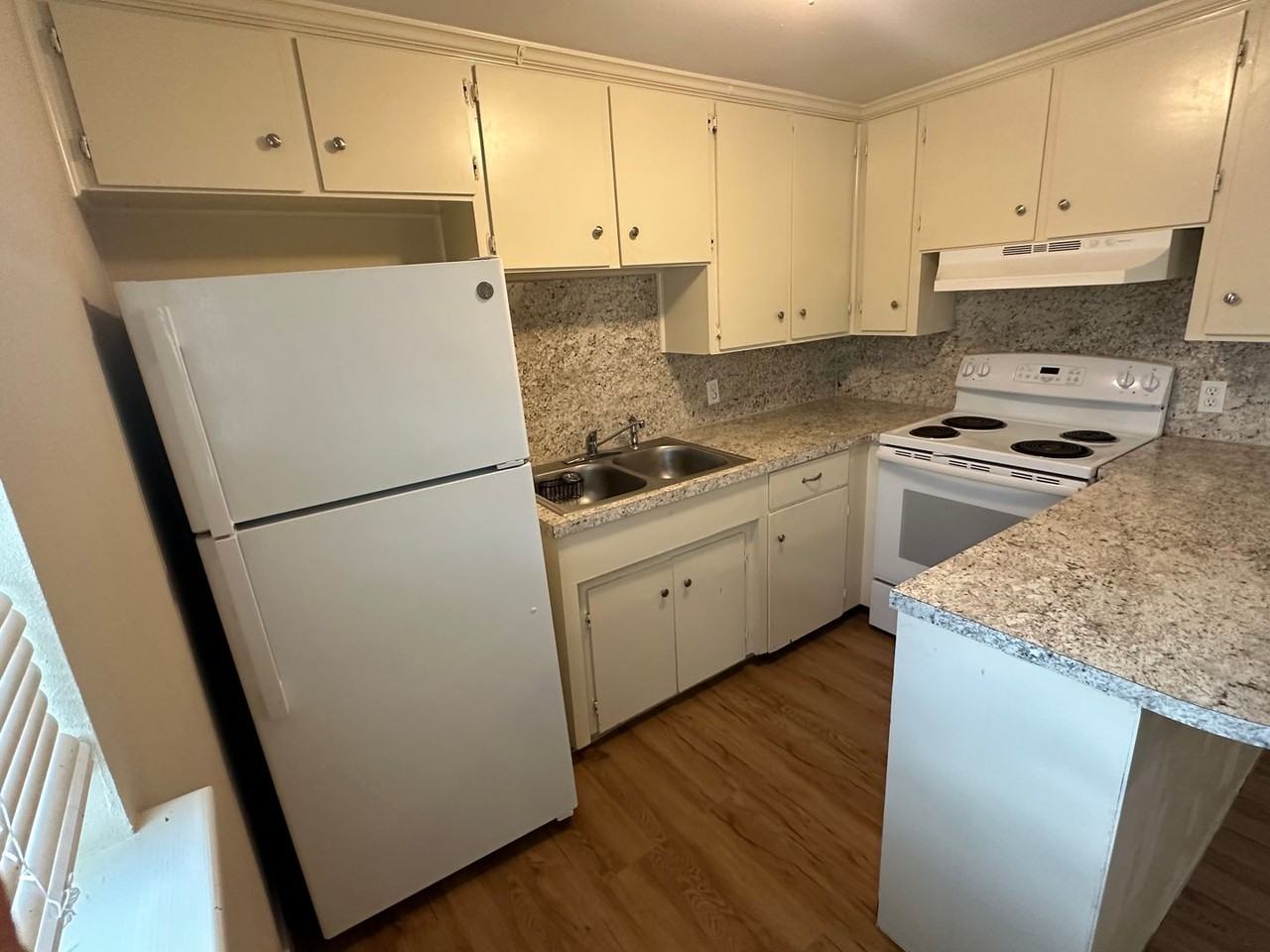 10837 Leopard St #A - Photo 5 of 11