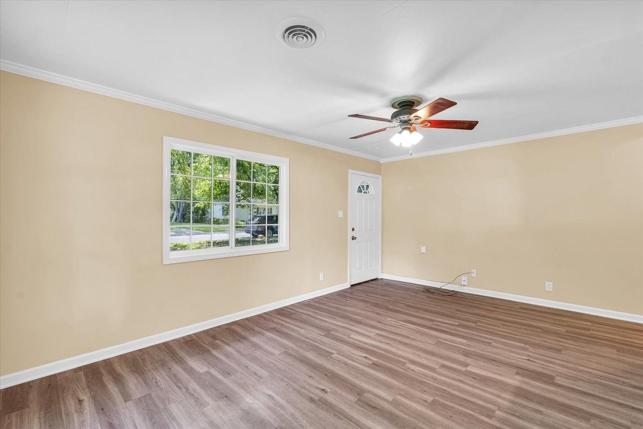 1008 E Delaware Ave - Photo 6 of 20