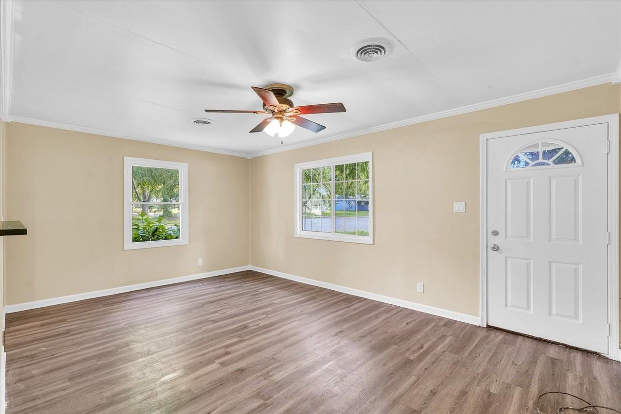 1008 E Delaware Ave - Photo 5 of 20