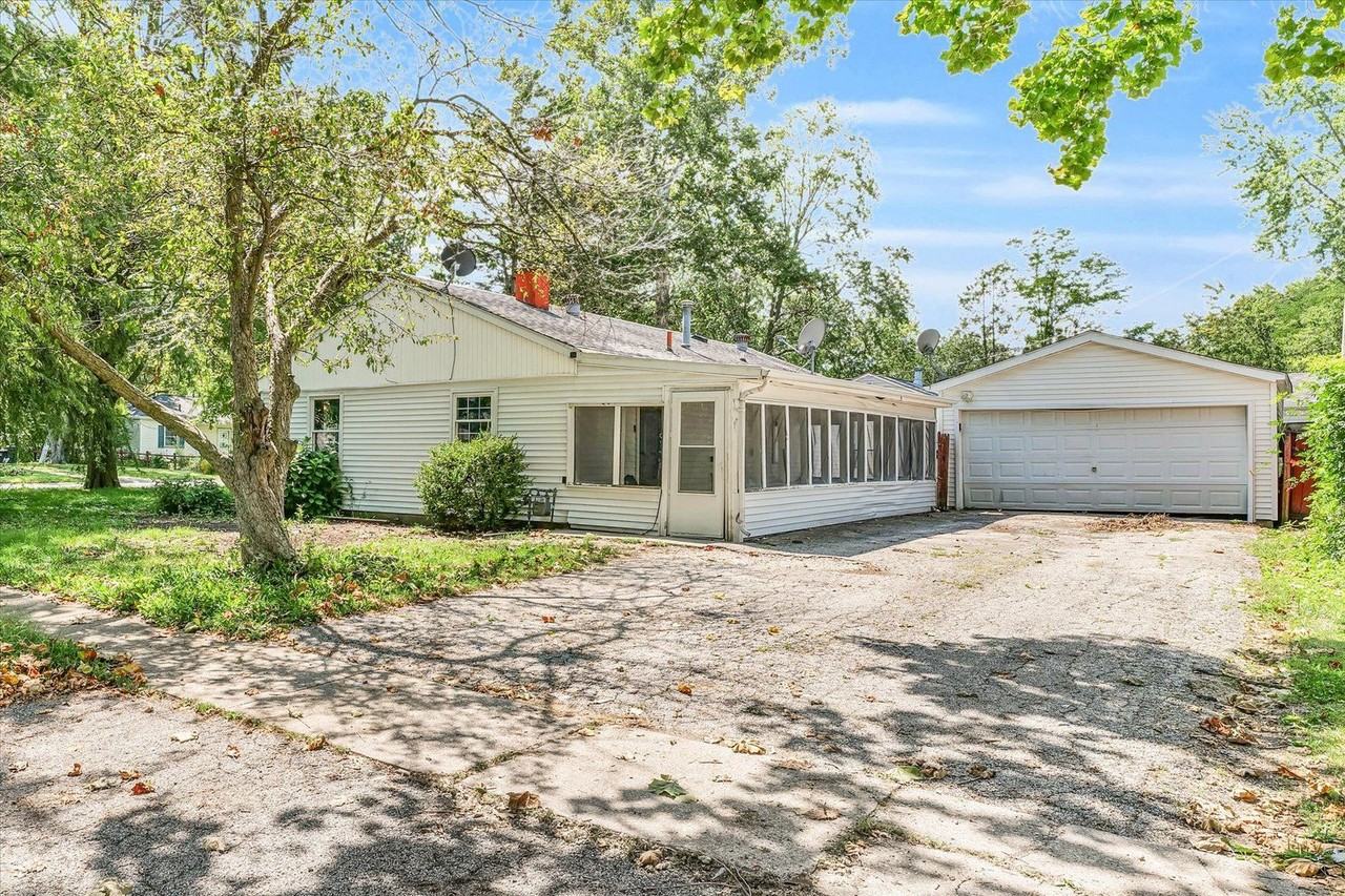 1008 E Delaware Ave - Photo 3 of 20