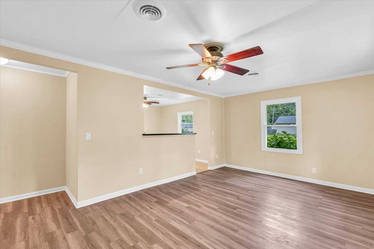 1008 E Delaware Ave - Photo 7 of 20