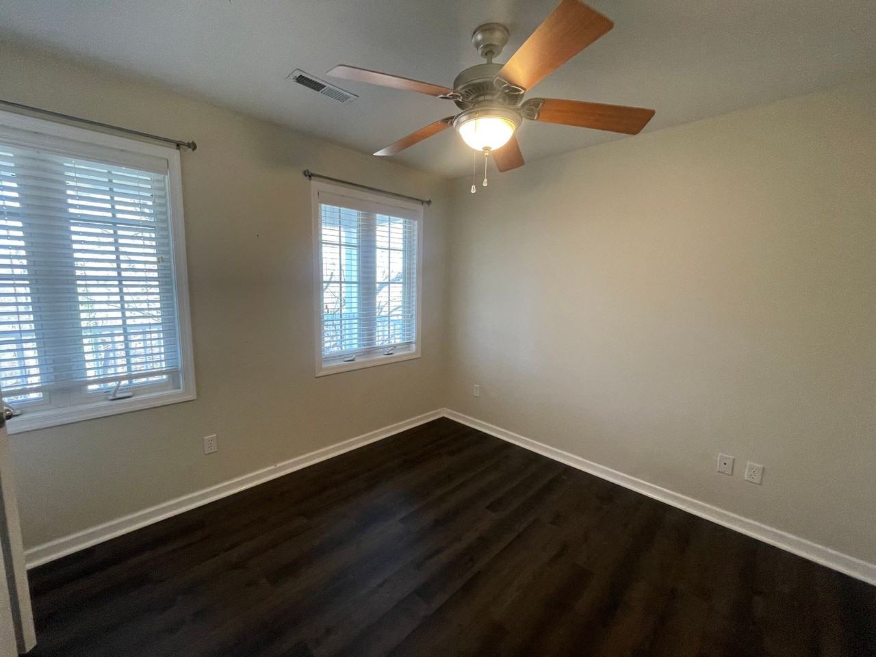 216 Riverside Dr - Photo 2 of 18