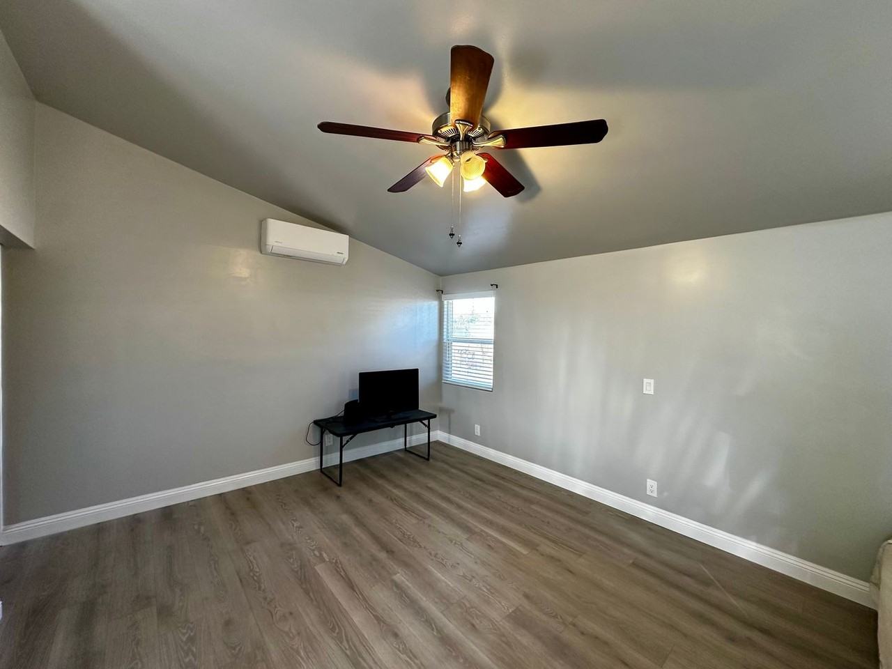 22308 Farragut Ave - Photo 2 of 6