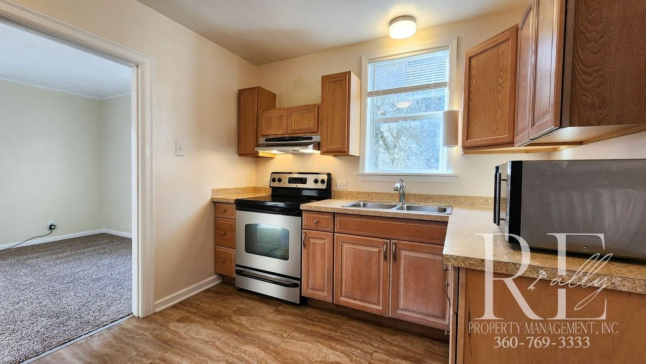 1540 N Callow Ave - Photo 2 of 17