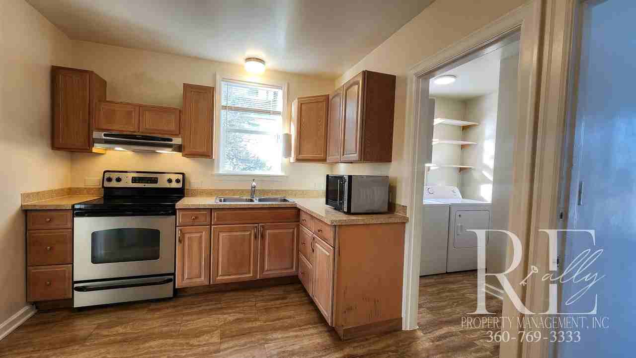 1540 N Callow Ave - Photo 3 of 17