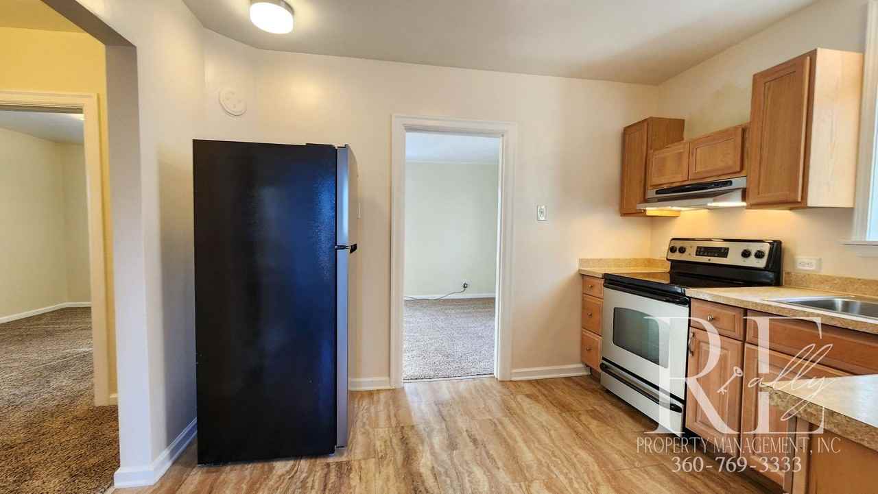 1540 N Callow Ave - Photo 4 of 17