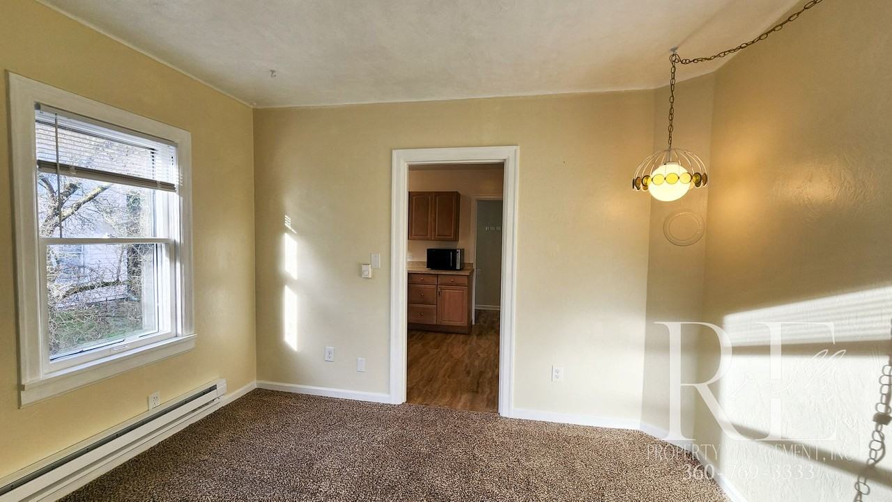 1540 N Callow Ave - Photo 5 of 17