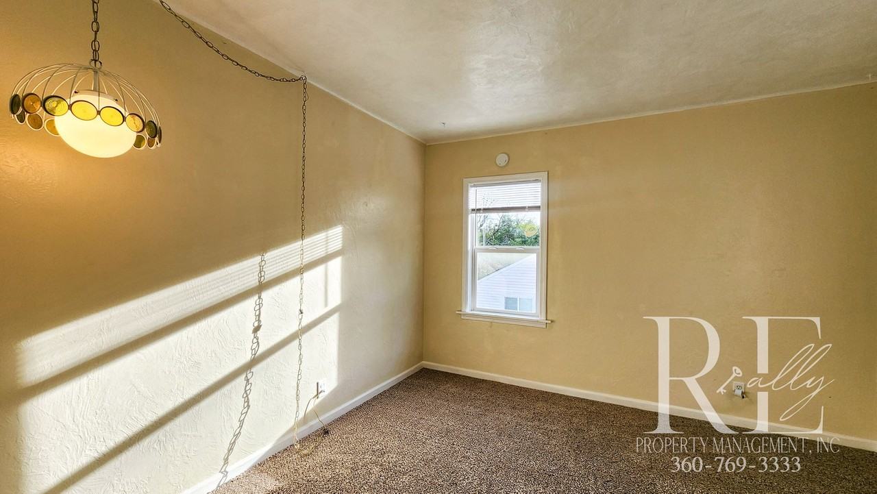 1540 N Callow Ave - Photo 6 of 17